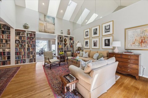 10 S Briar Hollow Lane #50